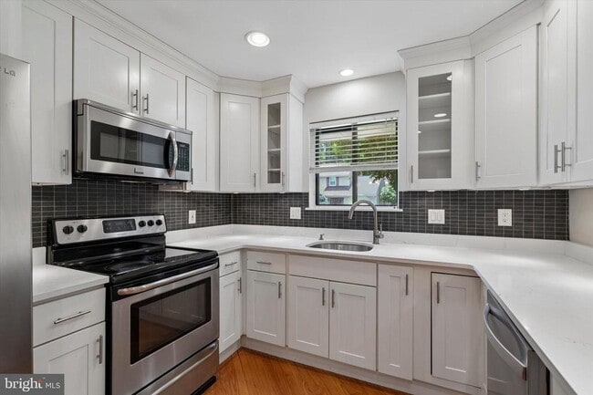 Building Photo - 156 Eaton Dr