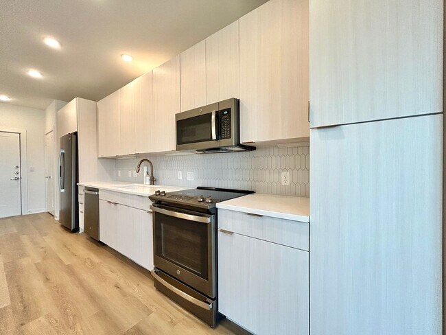 Foto del edificio - Beautiful and Spacious 1/BR 1/BA Home with...