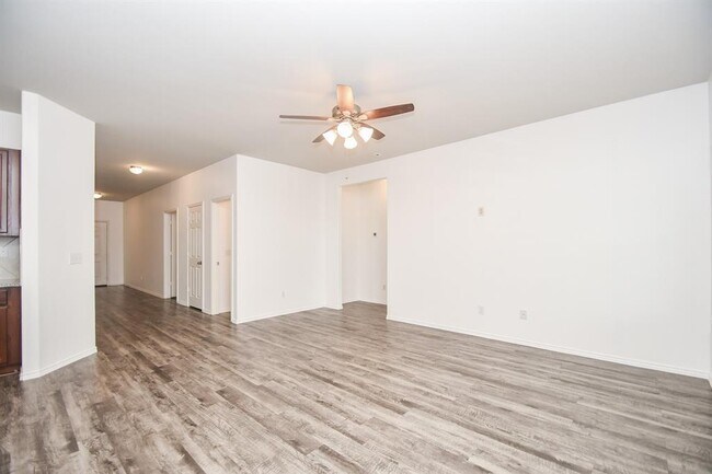 Building Photo - 2215 Bronze Bay Dr