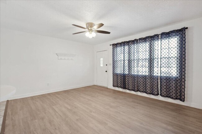 Building Photo - 3-Bedroom Home in Savannah – Prime Location!