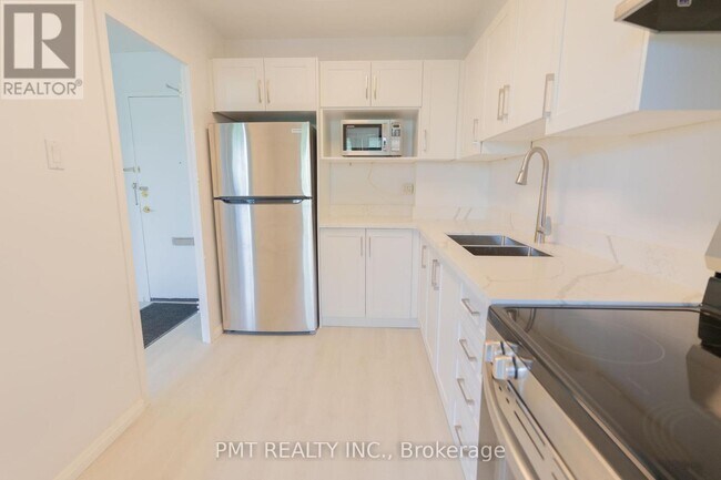 Photo du bâtiment - 1455 Lawrence Ave W