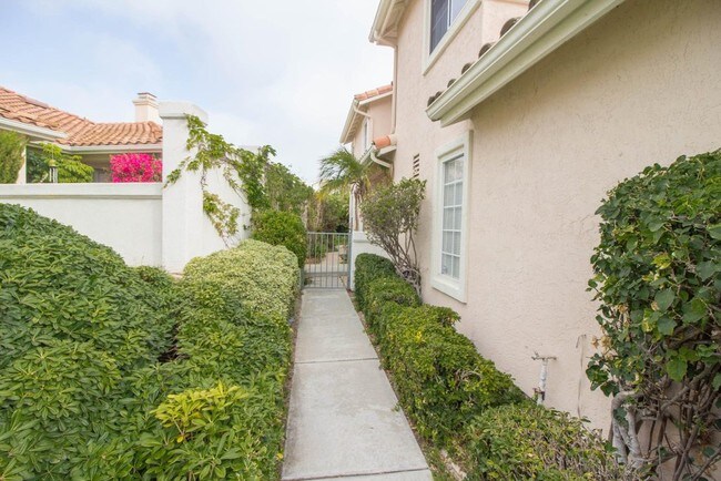 Building Photo - 1081 Torrey Pines Rd