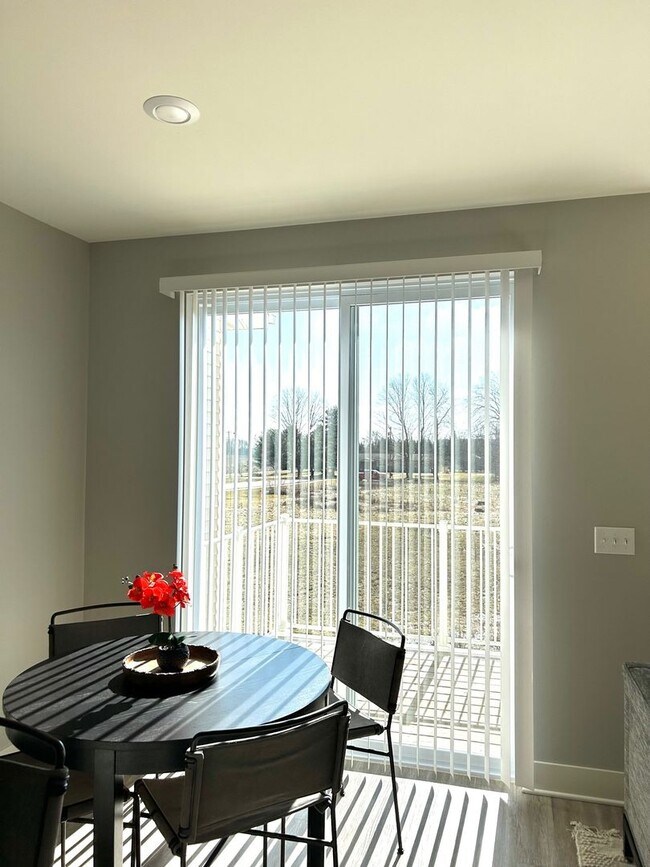 Foto del edificio - Marigold | Two Bedroom - Basement View-out