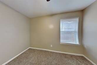 Building Photo - 7007 Fuchsia Ln