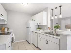 Building Photo - 8120 Spring HIll Dr