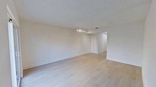 Foto del interior - 437-443 W Valencia Dr