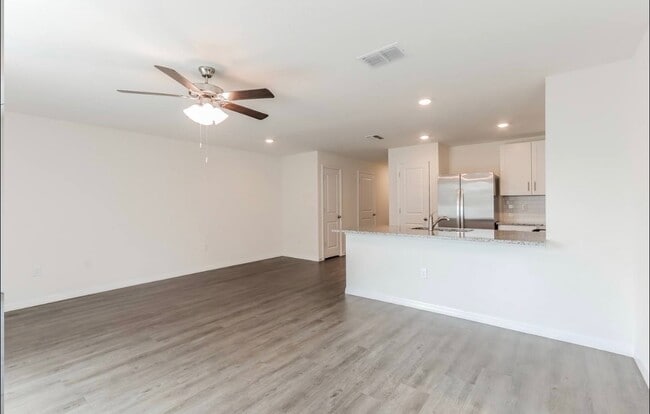 Building Photo - 121 Stedman St