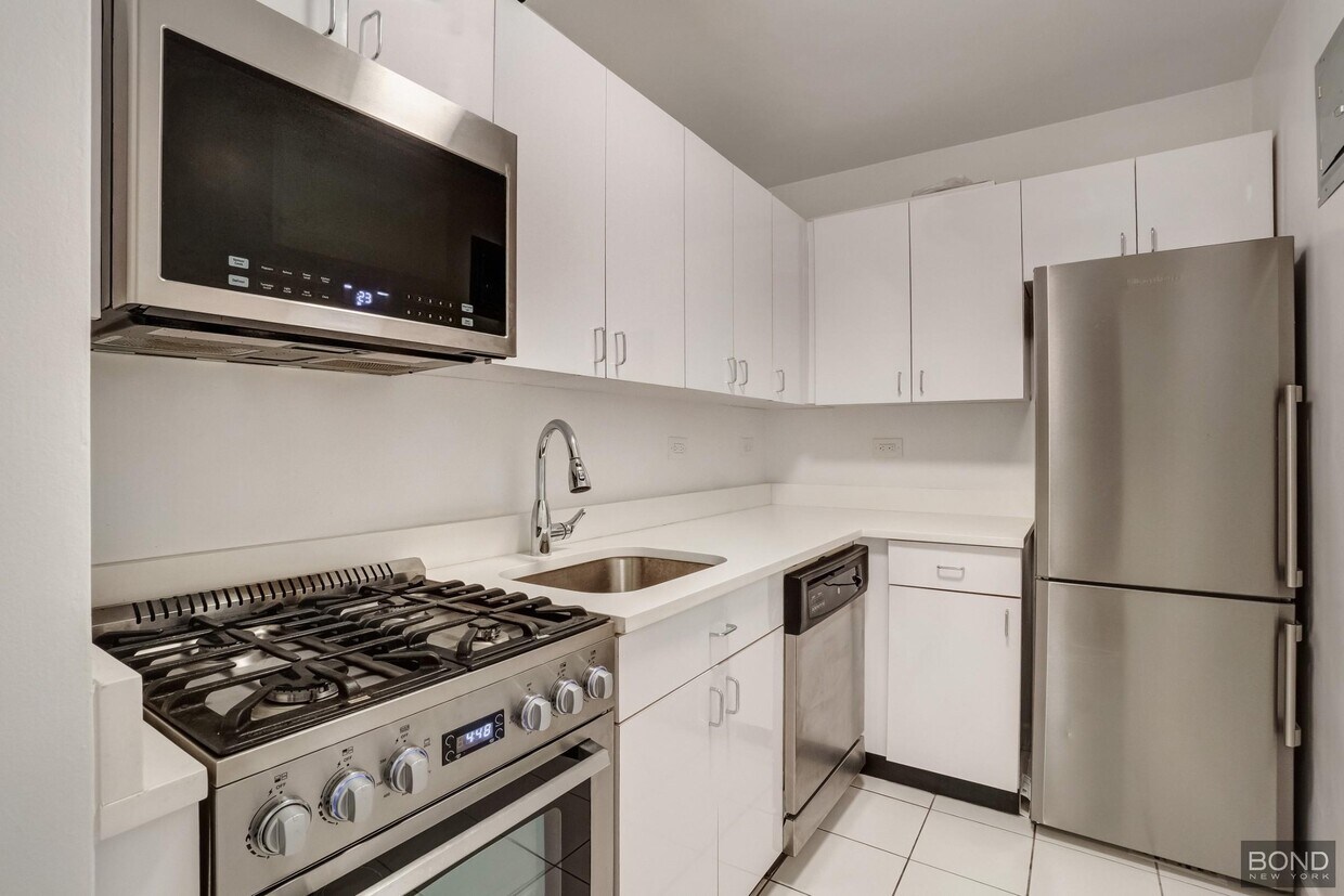 Foto del edificio - 240 E 82nd St