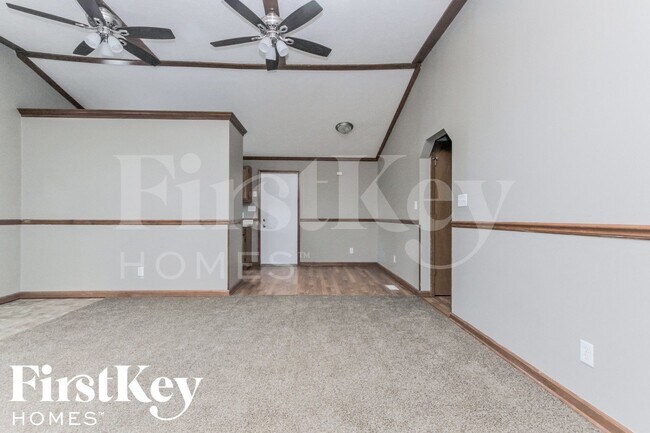 Foto del edificio - 2102 E Edgewood Ave