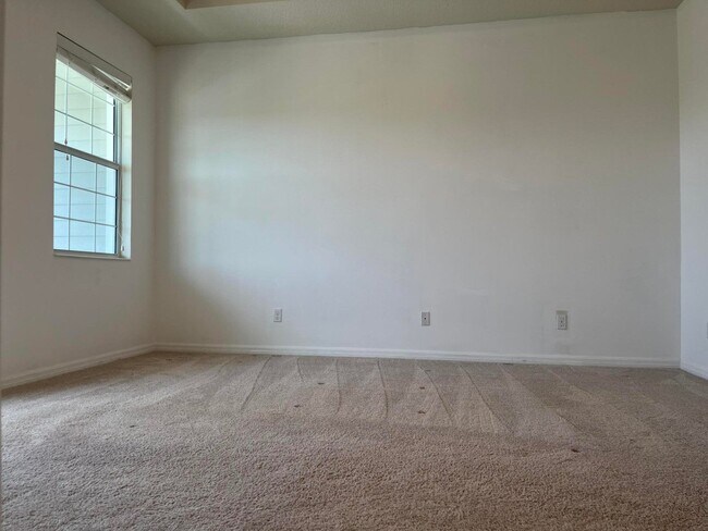 Building Photo - 1065 N Prescott Dr