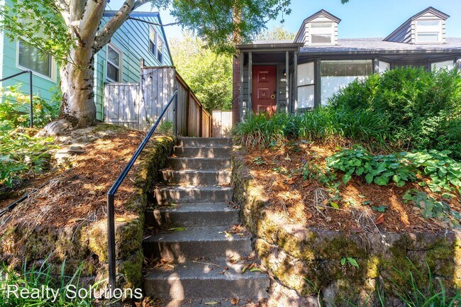 Foto del edificio - 2 br, 1 bath House - 2423 NE Everett Street