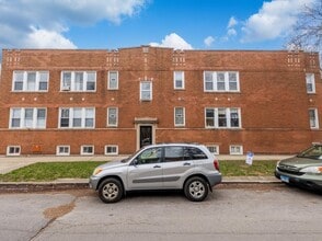 Building Photo - 3825 W Roscoe St