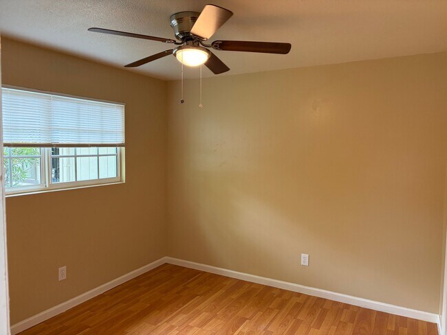 Foto del edificio - 1701 Carver Ct