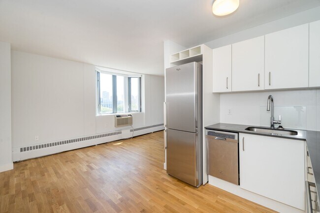 Building Photo - 800 Richmond St W