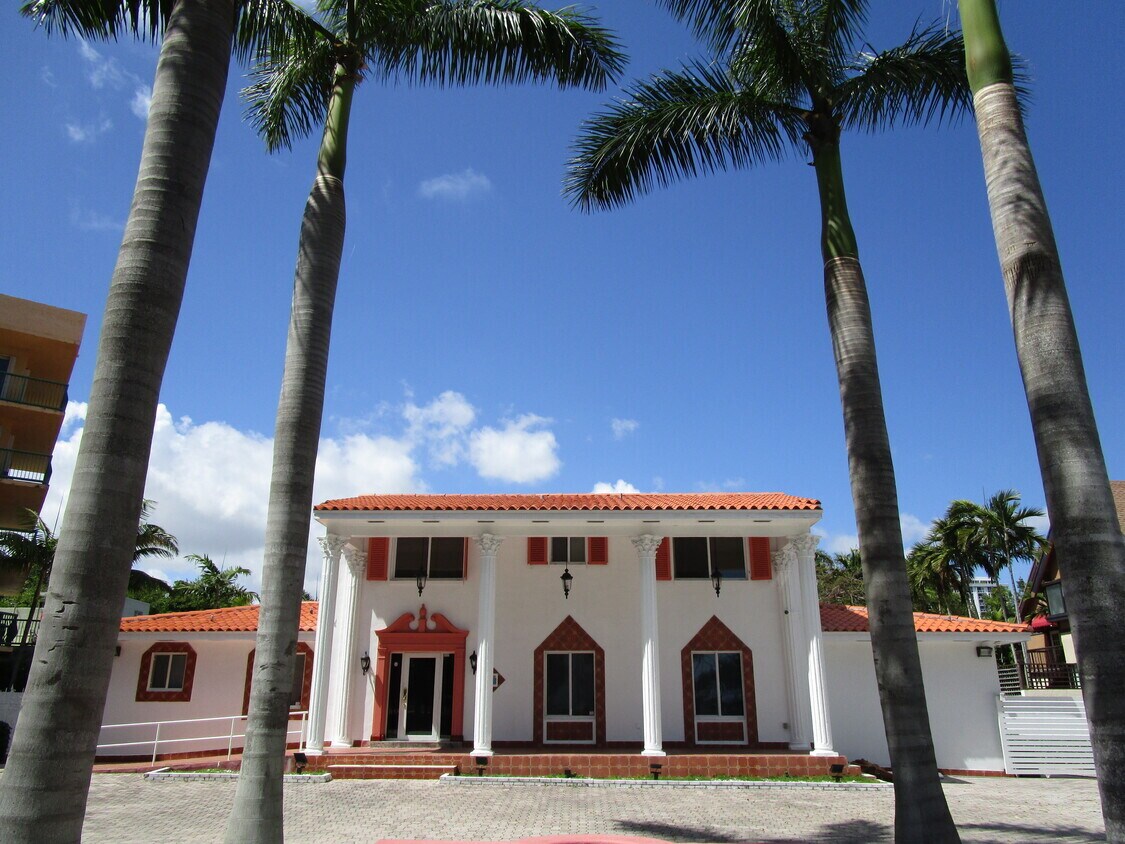 Primary Photo - 1900 Brickell Ave