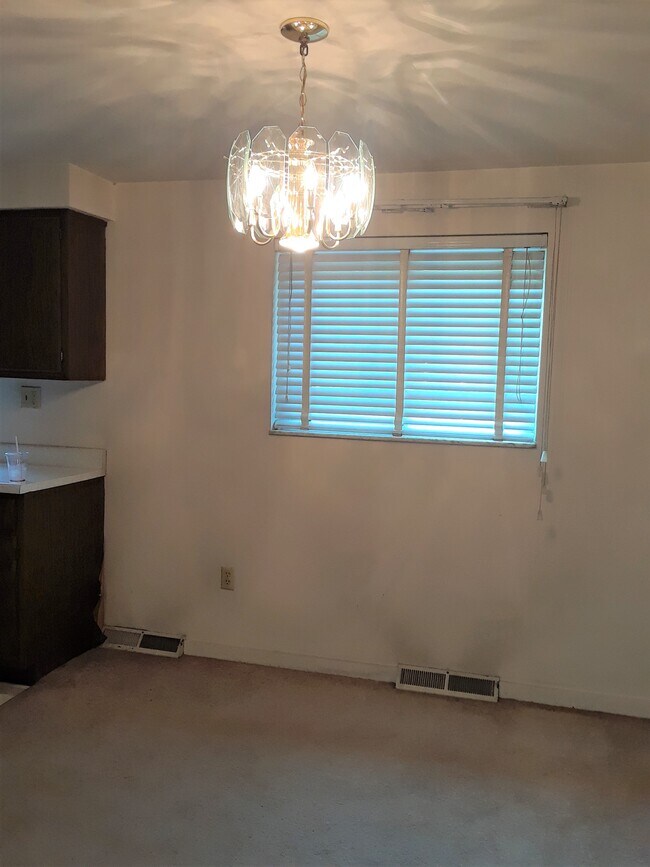 área de comedor de la cocina - 400 Brierly Ln