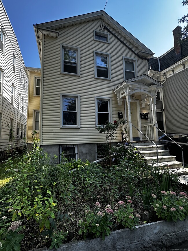 Building Photo - 47 Edwards St