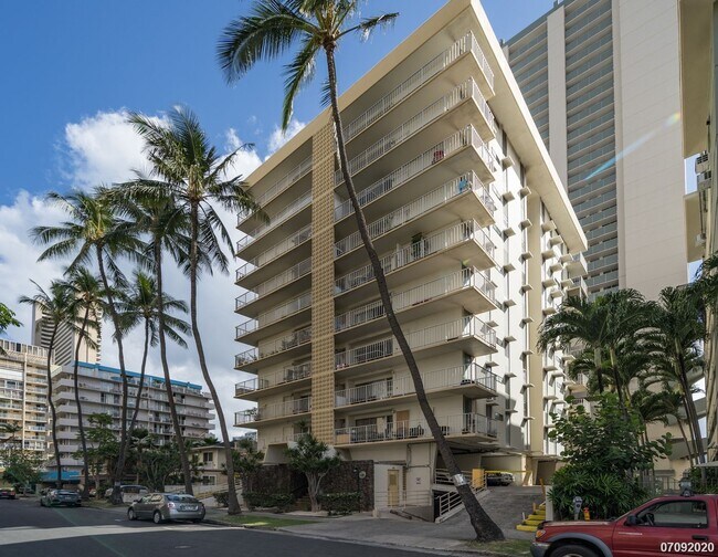 Building Photo - HEART OF WAIKIKI CORNER UNIT W/WALK-IN CLO...