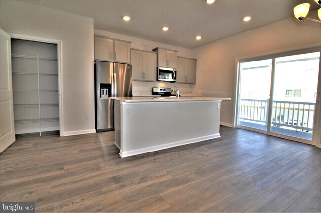 Foto del edificio - 9704 Ruby Lockhart Blvd