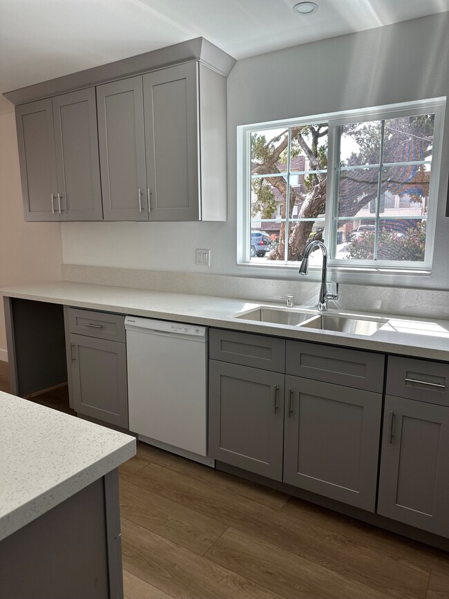 Building Photo - 4410 Allott Ave