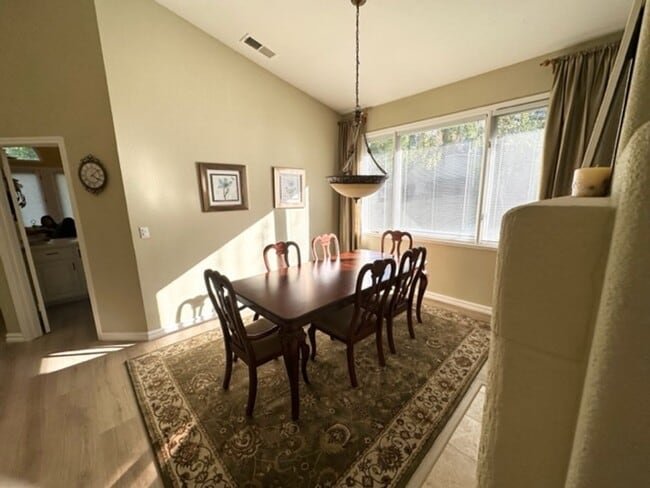 Foto del edificio - Pleasanton Golden Eagle 4 bedroom, 3 bath