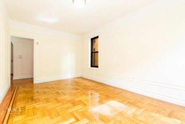 Foto del edificio - 2161 Barnes Avenue