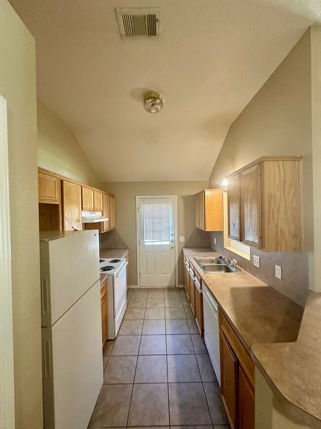 Foto del edificio - 904 Crymes Ln