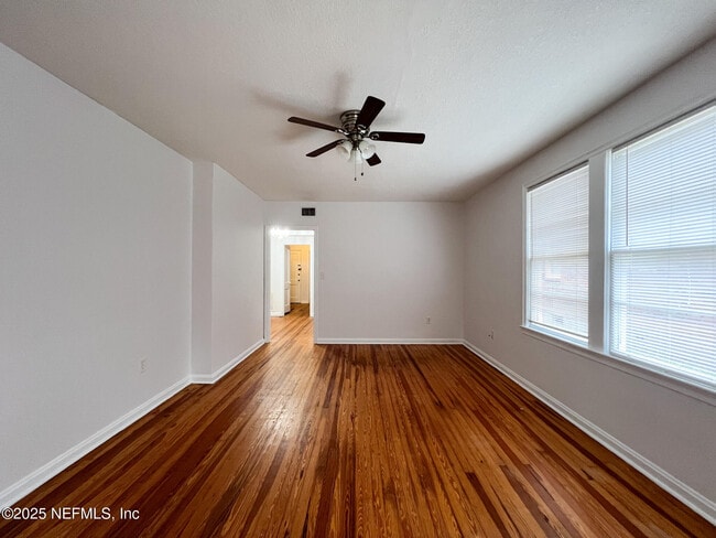 Building Photo - 2575 Myra St