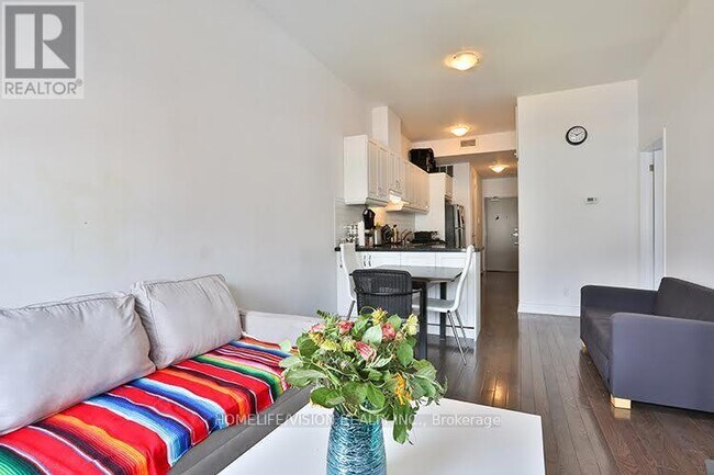 Photo du bâtiment - 683-683 Danforth Ave