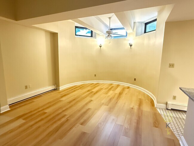 Foto del edificio - 1100 Beacon St