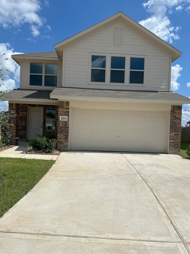 Foto principal - 2703 Pheasant Hl Ct