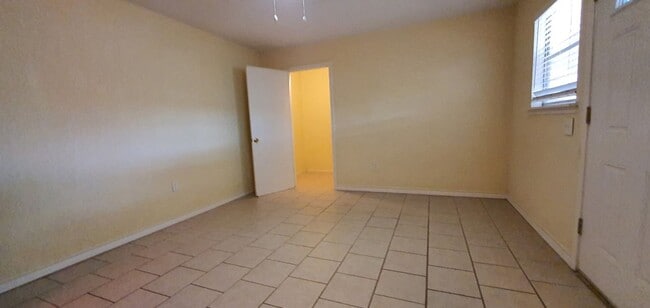 Building Photo - 16 E Ave G