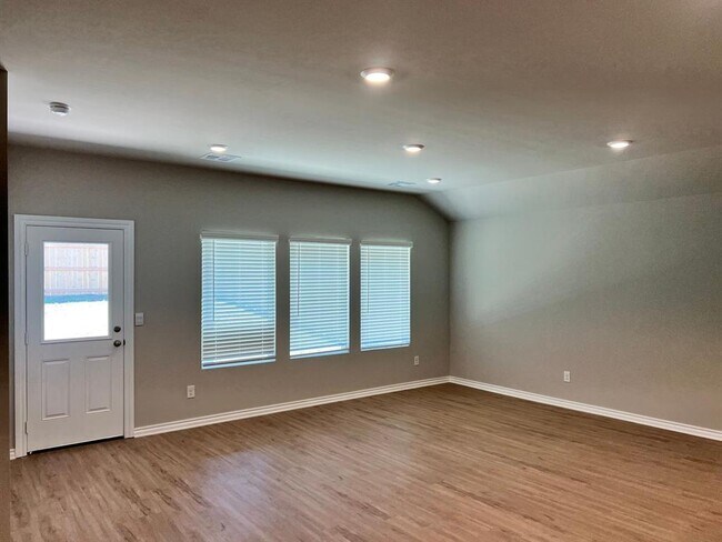 Building Photo - 2908 Firefly Dr