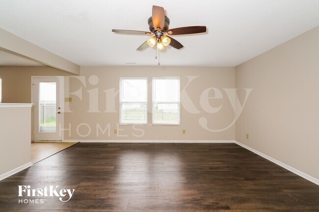 Foto del edificio - 8324 Centenary Dr