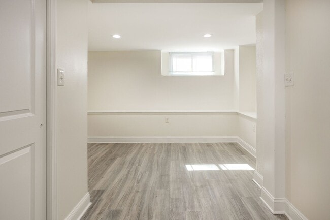 Photo - 537 E Penn St Apartment