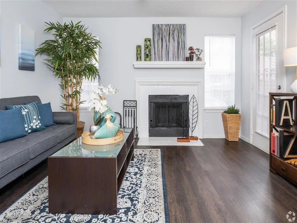 Foto principal - 7610 Cameron Rd