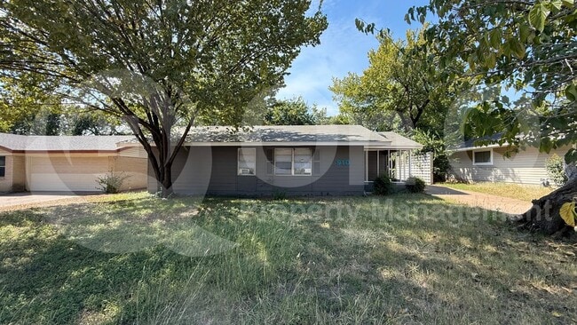 Photo - 910 S Mills Dr House
