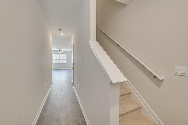 Building Photo - 811 Grovebury Ct