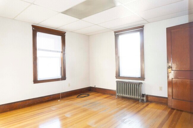 Foto del edificio - 472 Western Ave
