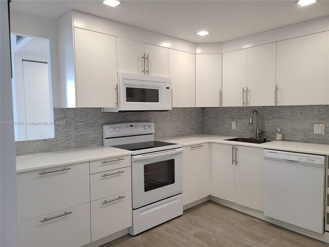 Foto del edificio - 2851 NE 183rd St