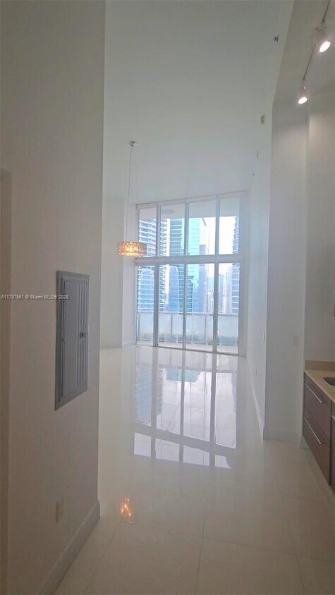 Foto del edificio - 475 Brickell Ave