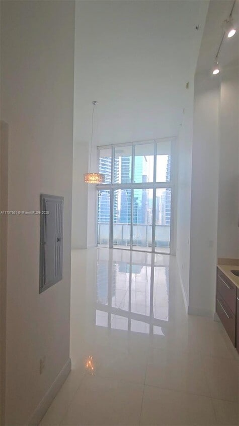 Building Photo - 475 Brickell Ave