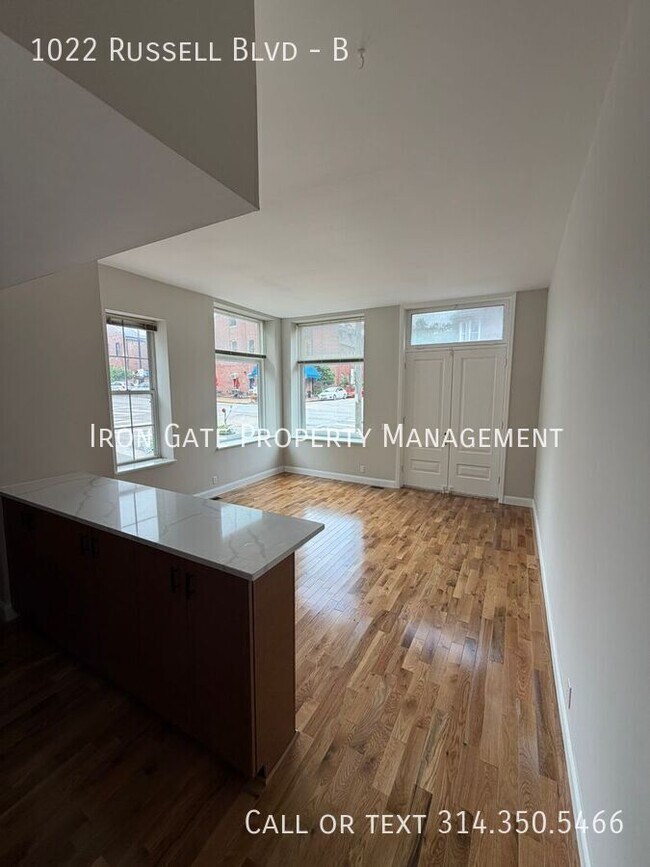 Foto del edificio - 1022 Russell Blvd