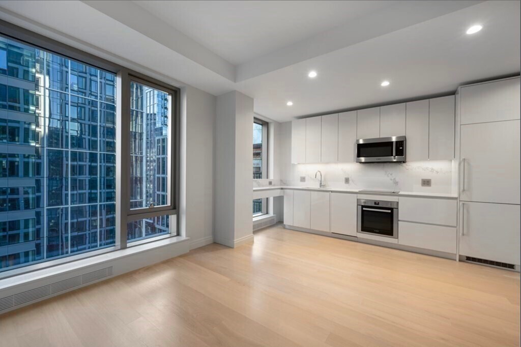 Primary Photo - 135 Seaport Blvd