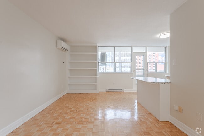 1BR, 1BA - 650SF - Living & Dining Room - 100 Alexander Street