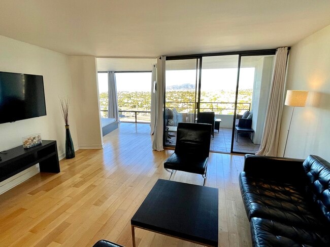 Building Photo - 4265 Marina City Dr
