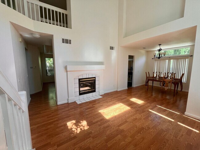 Foto del edificio - Bright & Spacious 4BR/3BA Home in Desirable East Davis – 1,980 Sq Ft
