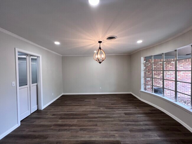 Sala de estar/oficina delantera - 6403 Dreyfuss Rd