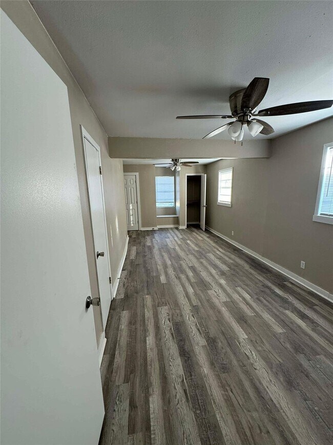 Building Photo - 5208 Aztec Dr