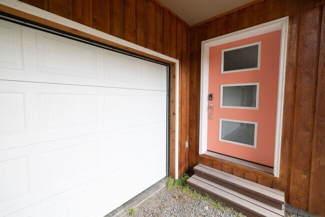Building Photo - STR - 33205 Rensselaer Lane